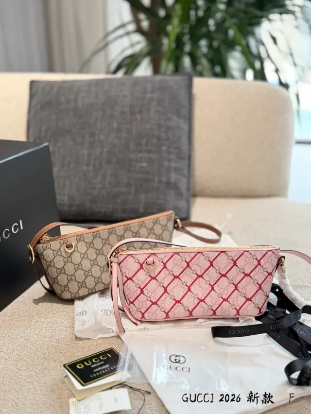 Gucci Check Canvas Crossbody Bag — 25 cm — source photograph 1 of 3