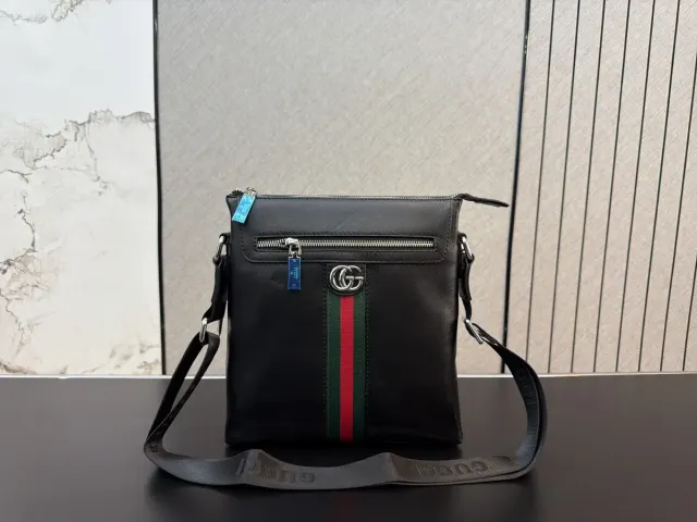 Gucci Printed Crossbody Bag in Leather — 23 × 27 cm — source photograph 1 of 3