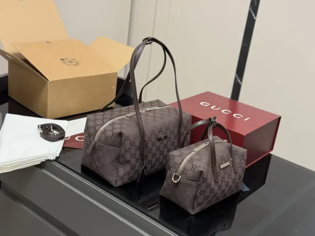 Gucci Canvas Shoulder Bag — 28 × 17 cm Options — source photograph 1 of 3