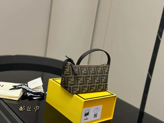 Fendi Baguette Shoulder Bag in Leather — 19 × 11 cm — source photograph 1 of 3