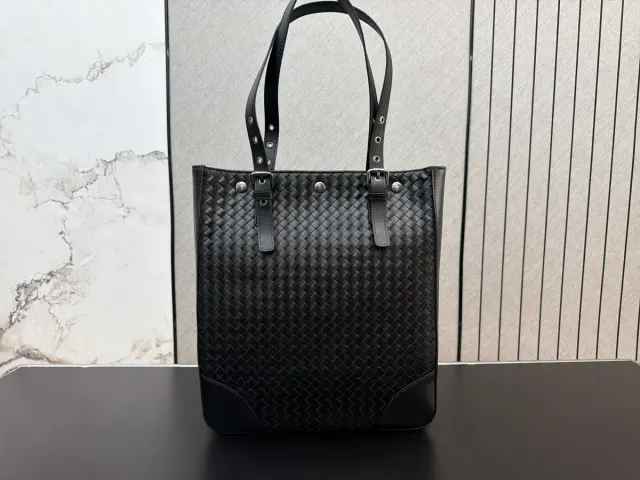 Bottega Veneta Woven Tote Bag — 34 × 37 cm — source photograph 1 of 3