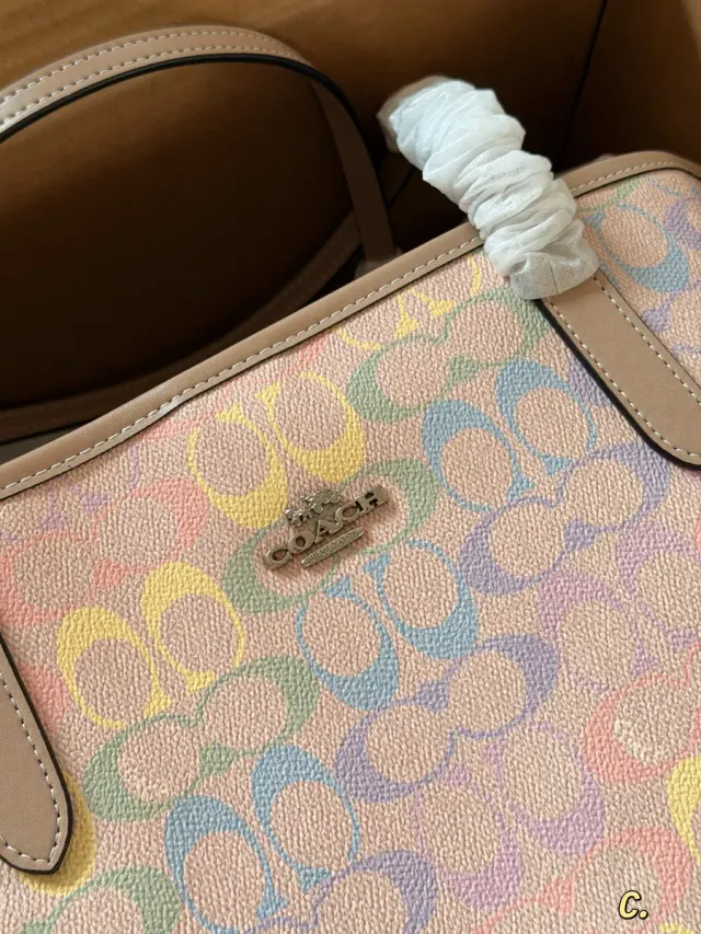 Coach City Tote Bag in Leather — 35 × 27 cm — source photograph 1 of 3