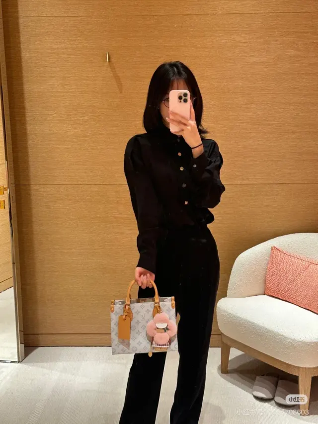 Louis Vuitton OnTheGo Mini Bag in Leather — source photograph 1 of 3
