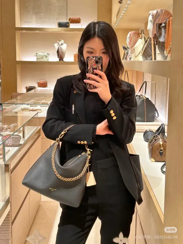 Louis Vuitton Multipass Crossbody Bag in Leather — source photograph 1 of 3