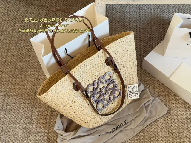Loewe Basket Raffia Style Handbag — 25 cm — source photograph 1 of 3