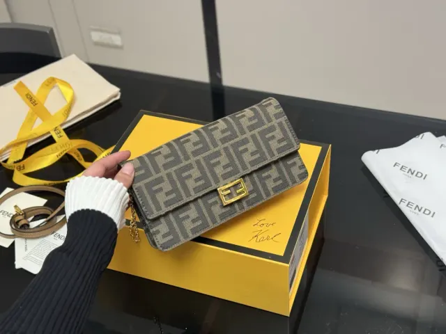 Fendi Belt Bag in Leather — 21 × 11 cm — source photograph 1 of 3