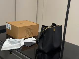 Coach Willow Bucket Bag, black — full bucket bag