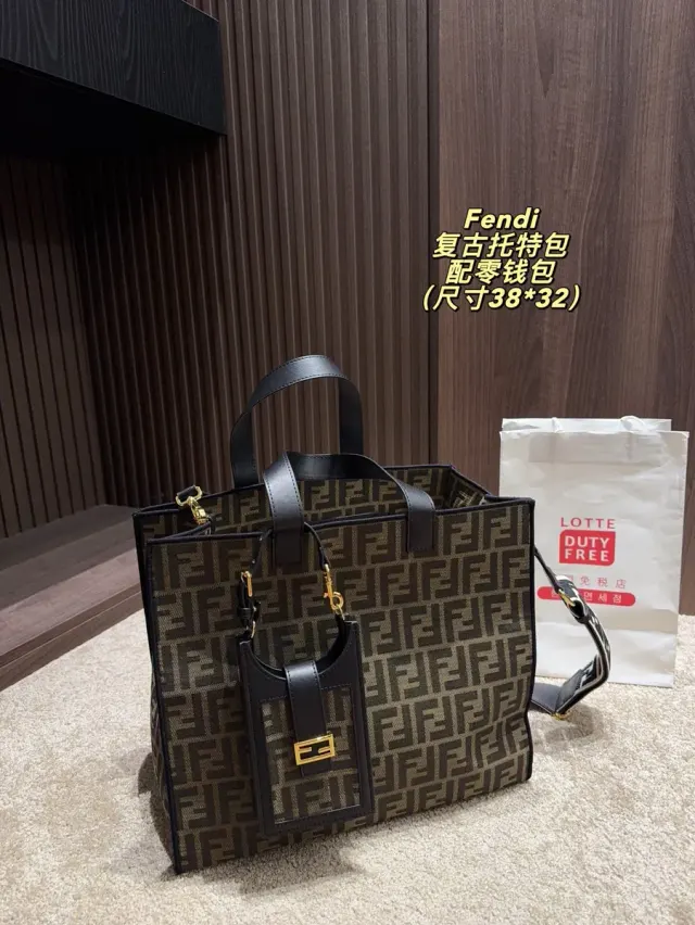 Fendi Tote Bag in Leather — source photograph 1 of 3