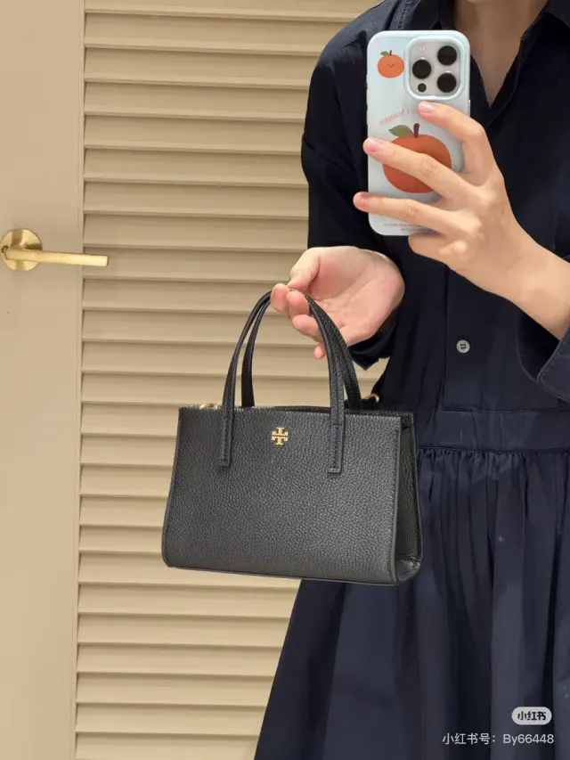 Tory Burch Crossbody Bag in Leather — source photograph 1 of 3