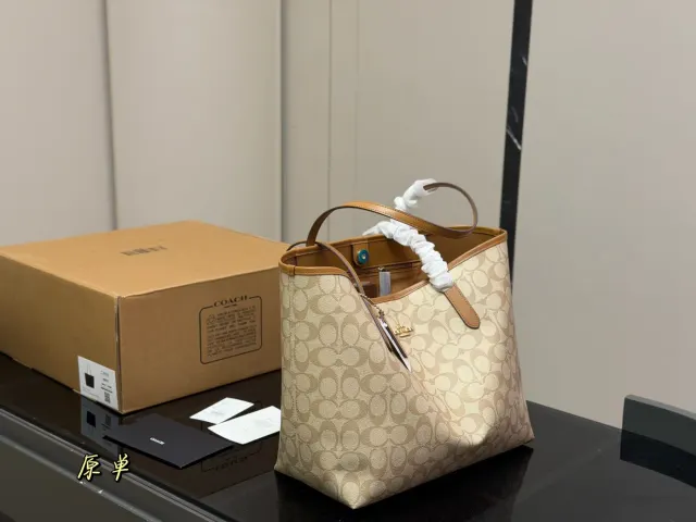 Coach City Tote Replica, beige and tan — full tote
