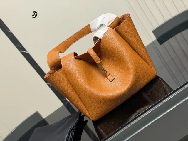 Saint Laurent Tote Bag in Leather — 31 × 28 cm — source photograph 1 of 3