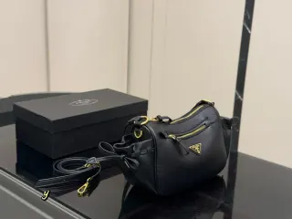 Prada Bolso Bonnie de piel — 26 × 18 cm - fotografía fuente 1 de 3