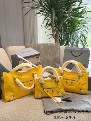 Balenciaga Bolso bandolera Le City en piel con tachuelas - Opciones de 25 cm - fotografía fuente 1 de 3