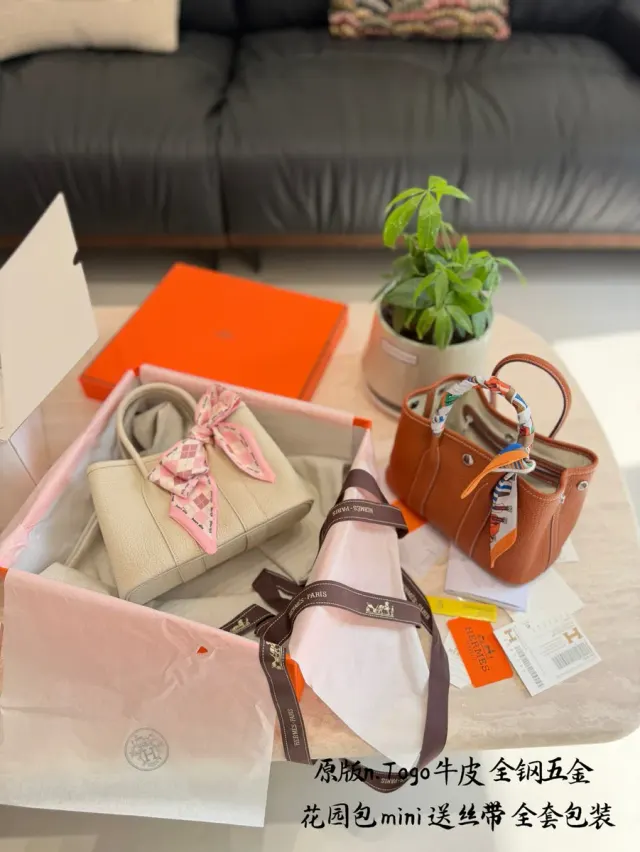 Hermès Garden Party Shoulder Bag in Cowhide Leather — 25 cm — source photograph 1 of 3