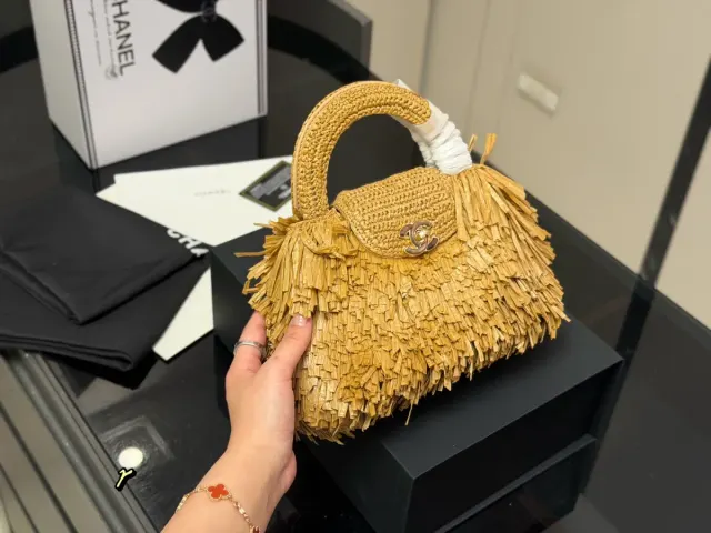 Chanel Kelly Raffia Style Handbag — 20 × 12 cm — source photograph 1 of 3