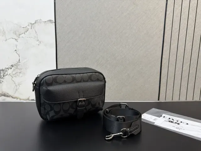 Coach Printed Camera Bag in Leather — 22 × 16 cm — source photograph 1 of 3