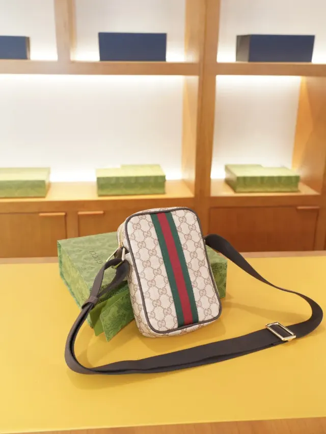 Gucci Crossbody Bag in Leather — source photograph 1 of 3