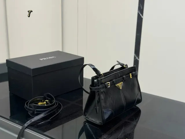 Prada Shoulder Bag in Leather — 26 × 16 cm — source photograph 1 of 3