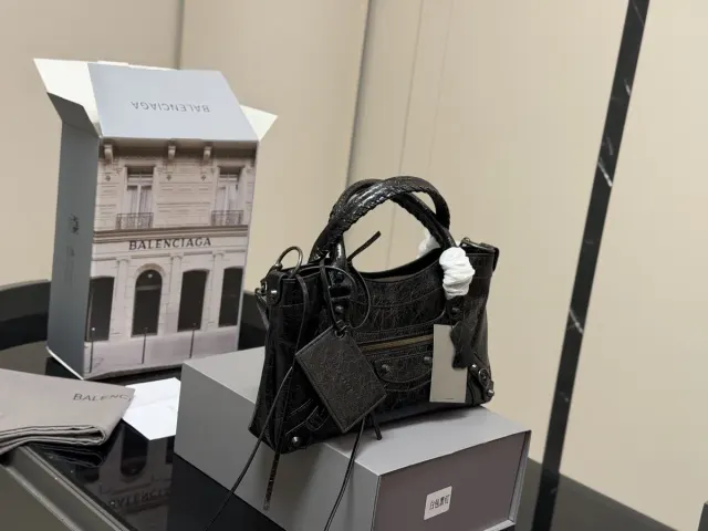 Balenciaga Handbag in Leather — 32 × 20 cm — source photograph 1 of 3