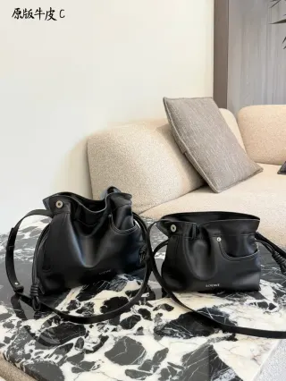 Loewe Sac bandoulière à cordon Flamenco en cuir — Options 20 cm — photographie source 1 de 3