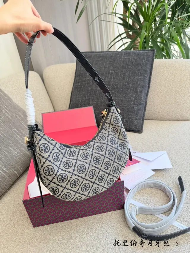 Tory Burch T Monogram Crossbody Bag in Leather — source photograph 1 of 3
