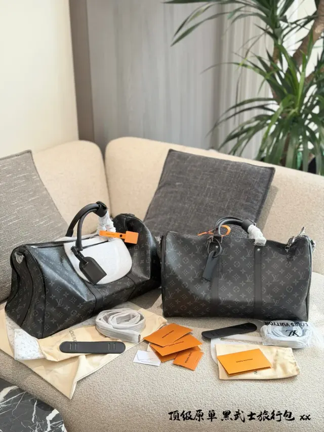 Louis Vuitton Keepall 45 Monogram Canvas Travel Bag — source photograph 1 of 3