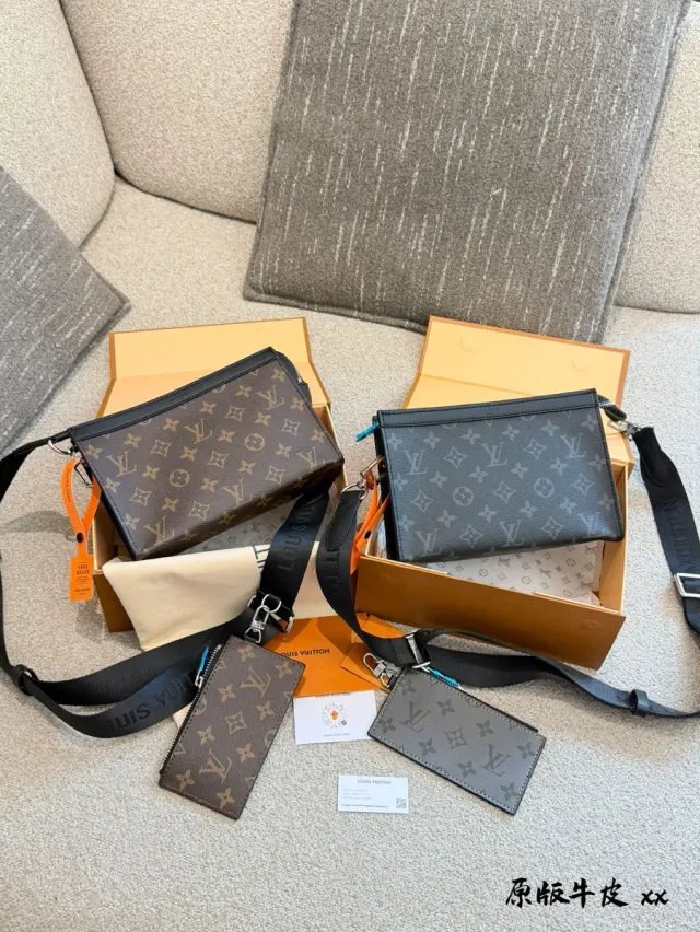 Louis Vuitton Pochette Voyage Monogram Canvas Crossbody Bag — 18 cm — source photograph 1 of 3