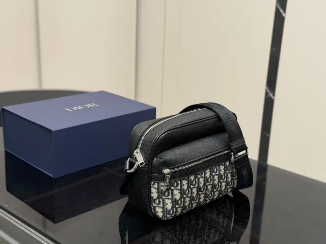 Dior Monogram Messenger Bag in Leather — 22 × 18 cm — source photograph 1 of 3
