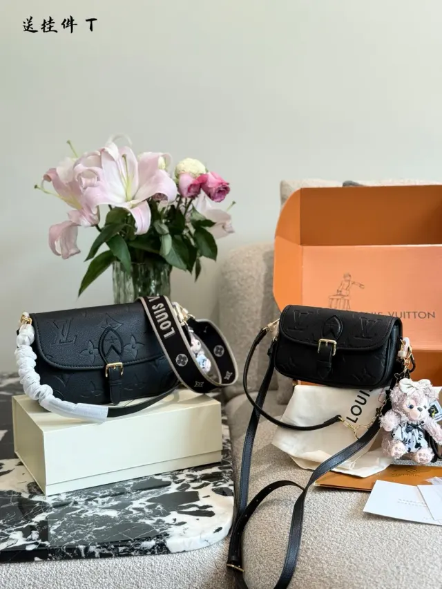 Louis Vuitton Diane Monogram Crossbody Bag in Leather — 27 cm Options — source photograph 1 of 3