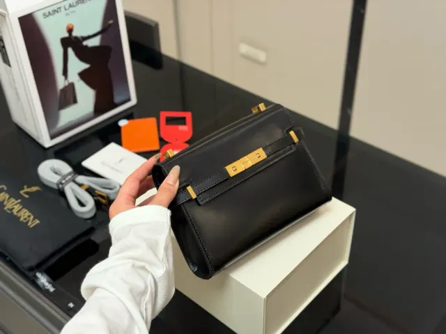 Saint Laurent Manhattan Shoulder Bag in Leather — 19 × 15 cm — source photograph 1 of 3