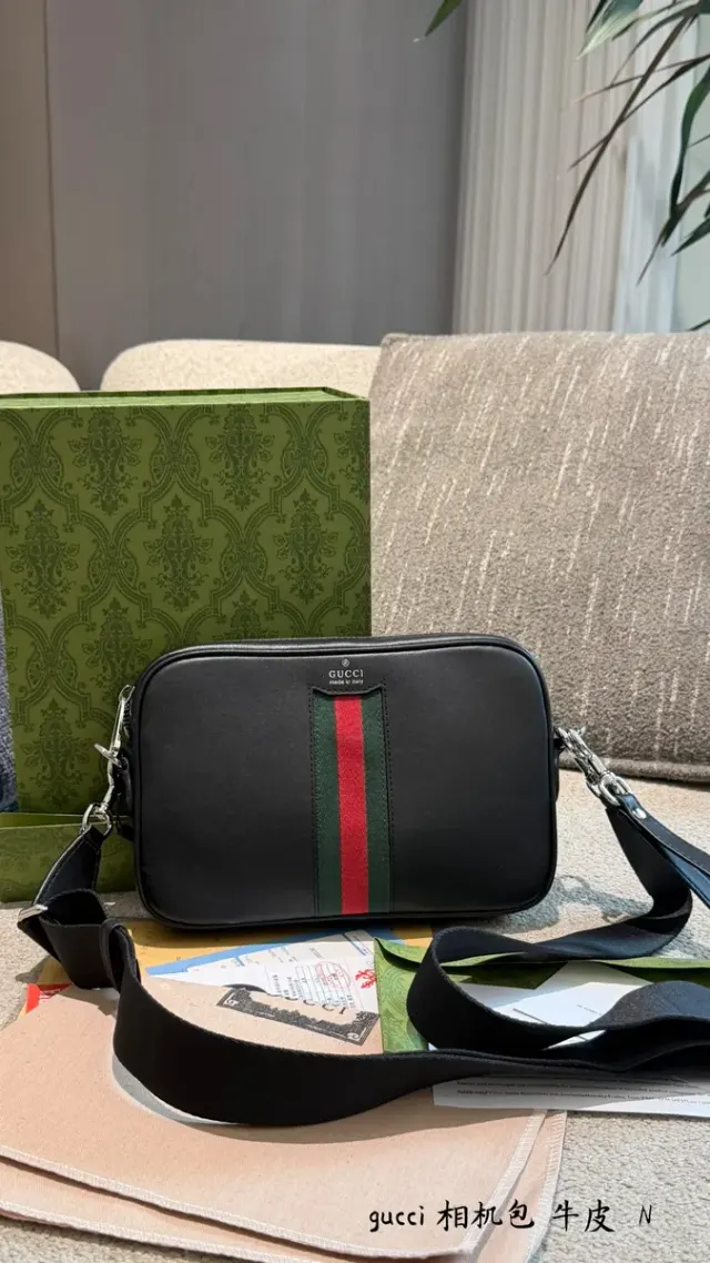 Gucci Camera Bag in Leather — source photograph 1 of 3