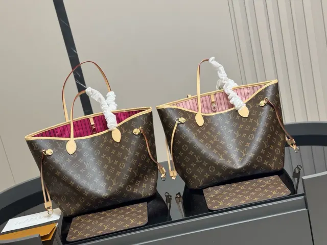 Louis Vuitton Neverfull Tote Bag in Leather — source photograph 1 of 3