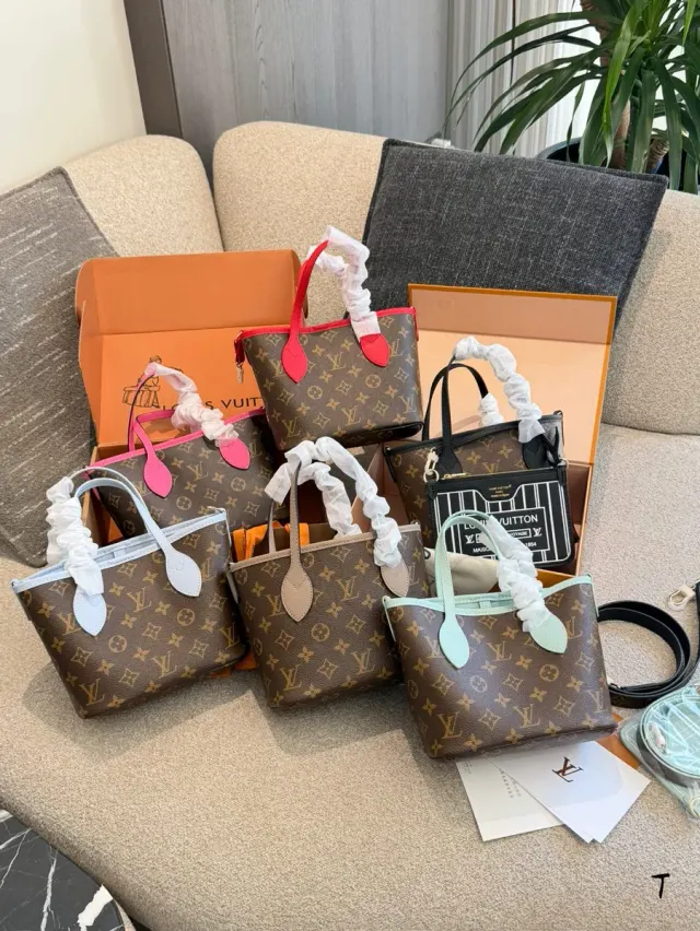 Louis Vuitton Neverfull Monogram Crossbody Bag in Leather — 16.5 × 11 × 20 cm — source photograph 1 of 3