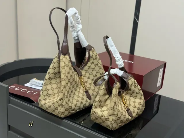 Gucci Jackie Tote Bag in Leather — 25 × 24 cm Options — source photograph 1 of 3