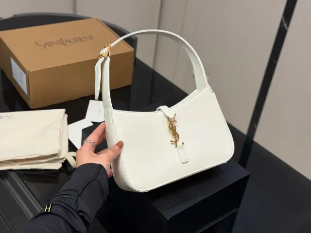 Saint Laurent Shoulder Bag in Cowhide Leather — 24 × 16 × 6 cm — source photograph 1 of 3
