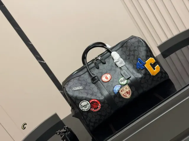Coach Travel Bag in Leather — 45 cm — source photograph 1 of 3