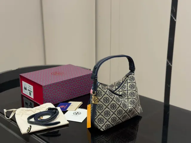 Tory Burch Monogram Shoulder Bag in Leather — 23 × 16 cm — source photograph 1 of 3