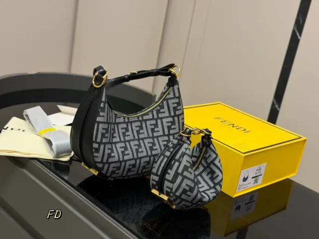 Fendi Shoulder Bag in Leather — 28 × 16 cm Options — source photograph 1 of 3