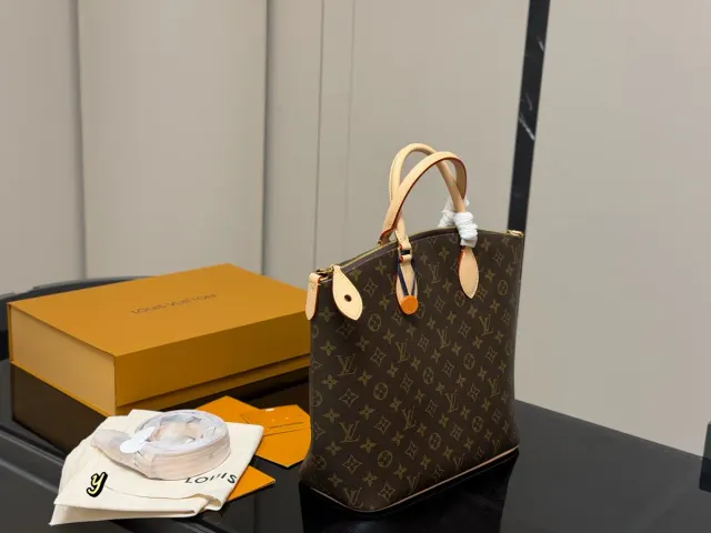Louis Vuitton Turenne Satchel Bag in Cowhide Leather — 31 × 28 cm — source photograph 1 of 3