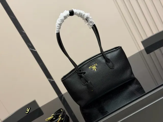 Prada Tote Bag in Leather — 30 × 16 cm — source photograph 1 of 3
