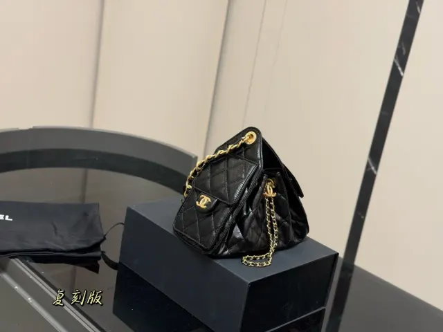Chanel 25 Shoulder Bag in Leather — 22 cm — source photograph 1 of 3