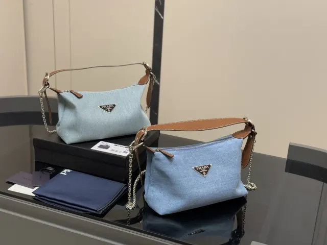 Prada Shoulder Bag in Leather — 25 × 16 cm — source photograph 1 of 3