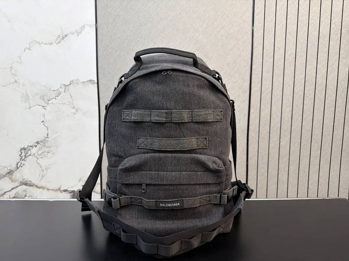 Balenciaga Backpack Replica - 43 × 30 cm — source photograph 1 of 3