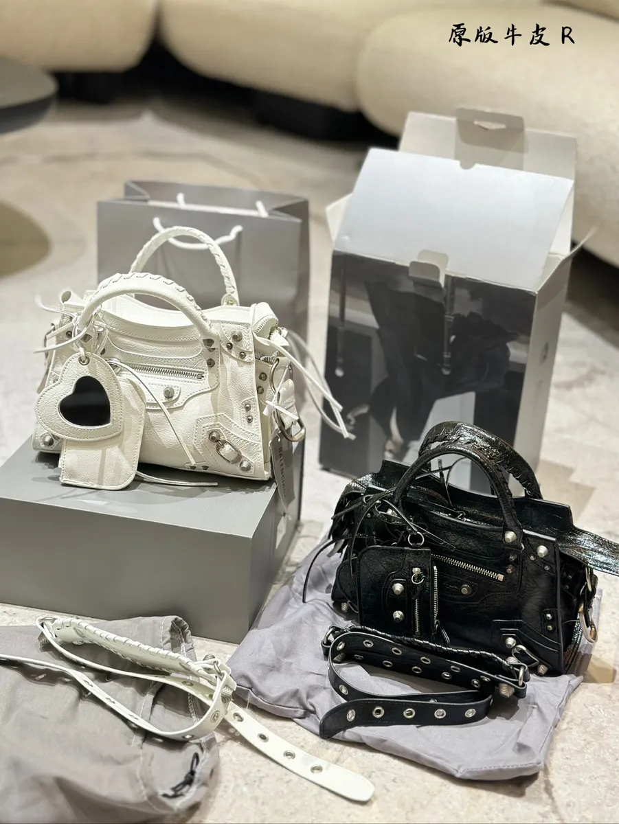 Balenciaga City Mini Bag - 25 cm — source photograph 1 of 3