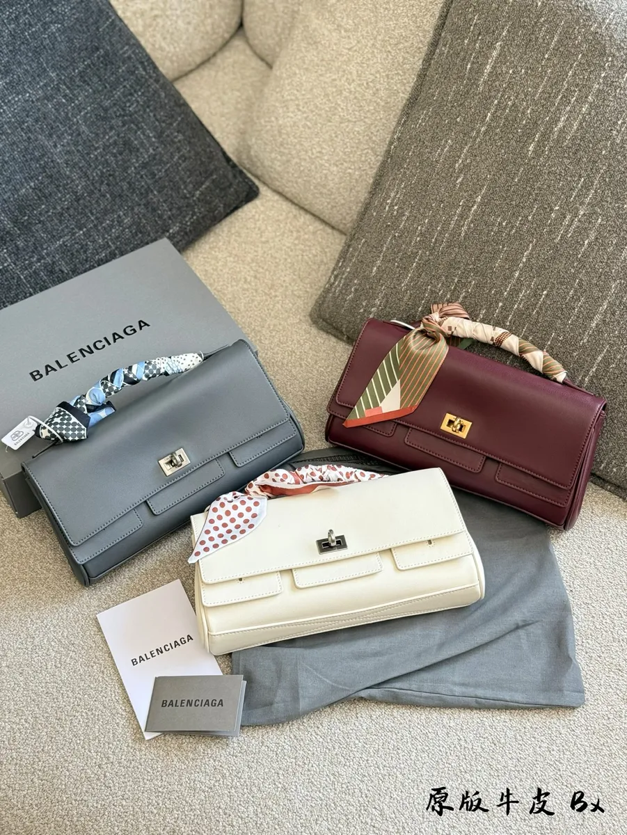 Balenciaga Clutch Bag - 29 cm — source photograph 1 of 3