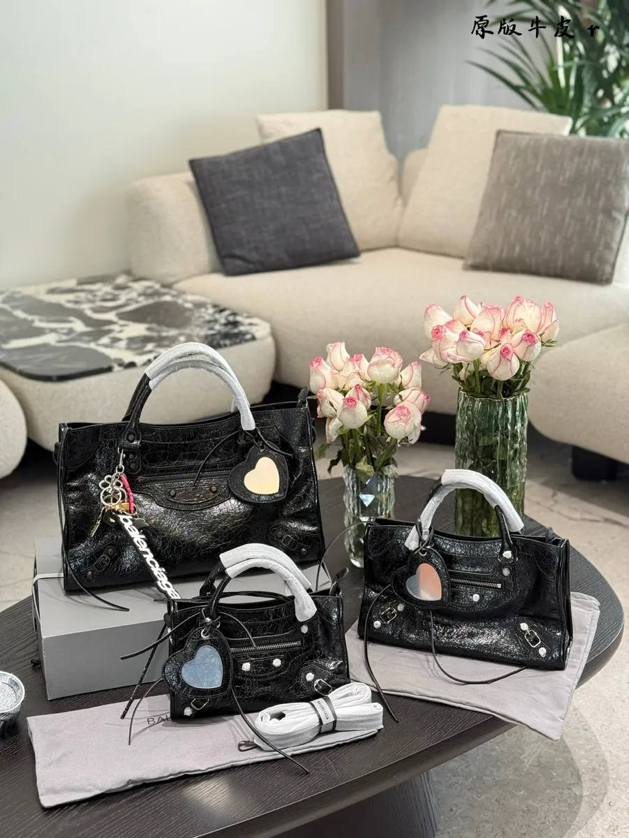 Balenciaga Crossbody Bag - 24 cm Options — source photograph 1 of 3