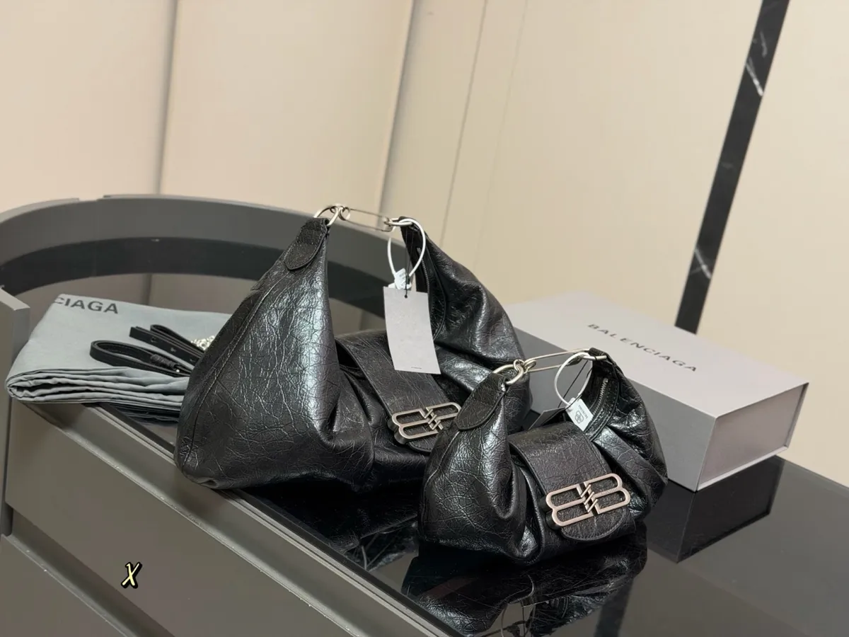 Balenciaga Crossbody Bag - 26 × 12 cm Options — source photograph 1 of 3