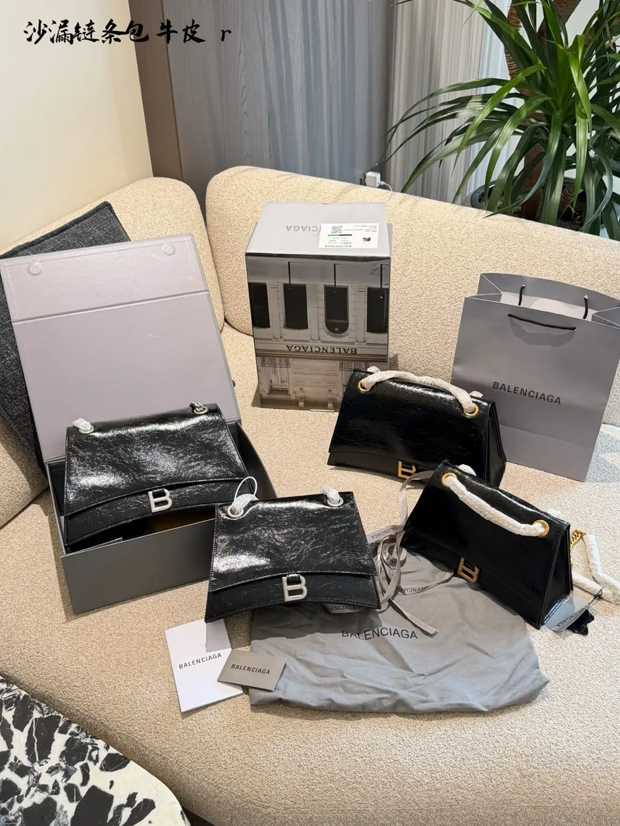 Balenciaga Crush Chain Flap Crossbody Bag - 31 cm Options — source photograph 1 of 3