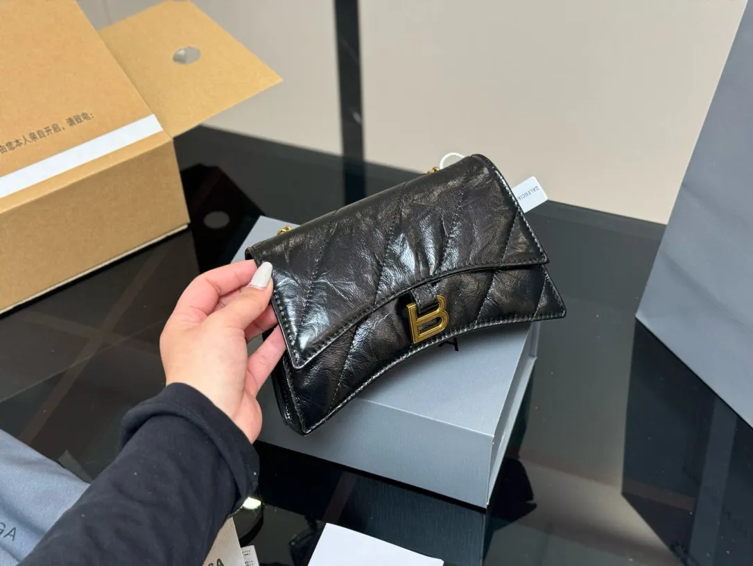 Balenciaga Crush Handbag - 21 × 11 cm — source photograph 1 of 3