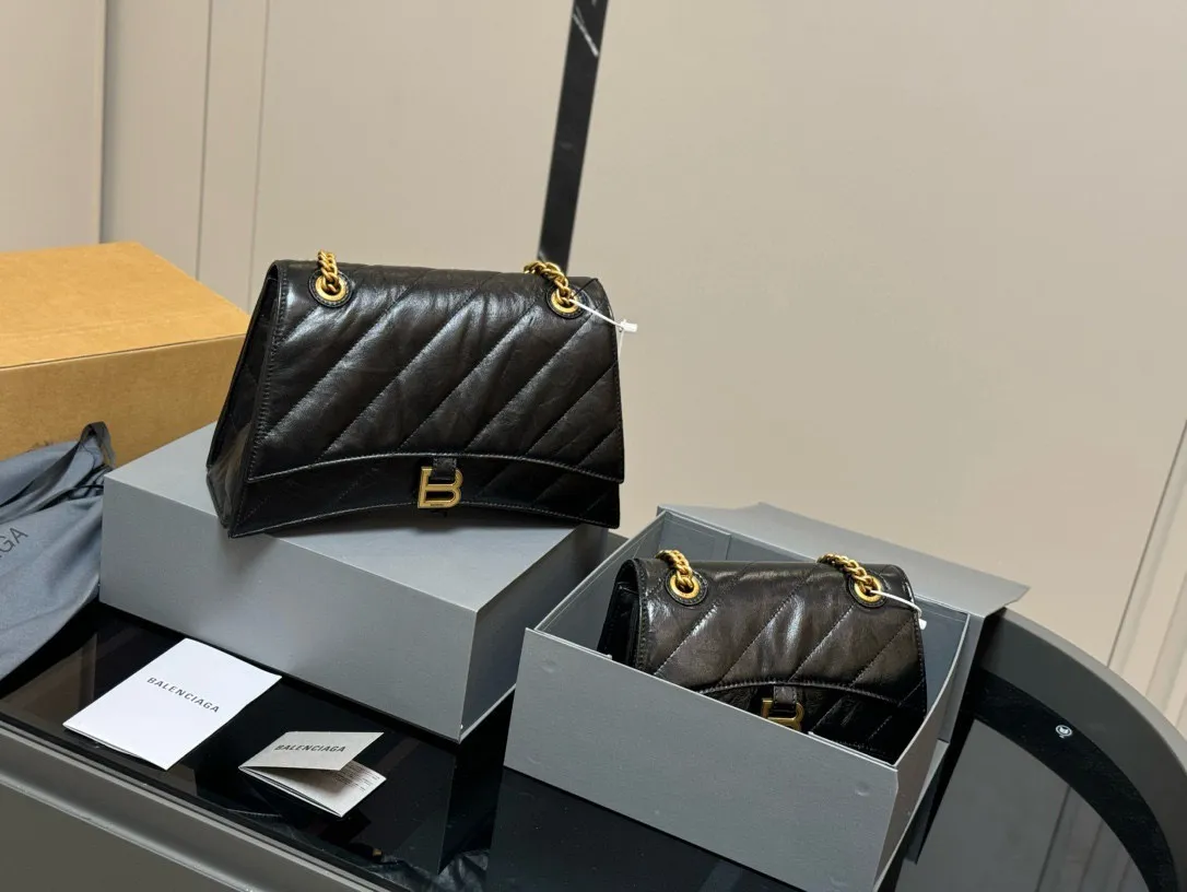 Balenciaga Crush Handbag - 25 × 16 cm Options — source photograph 1 of 3